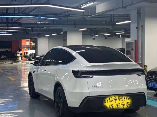Tesla Model Y — Фото автомобиля 16