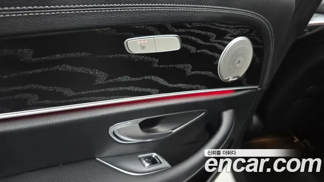 Mercedes-Benz E-Class — Фото автомобиля 27