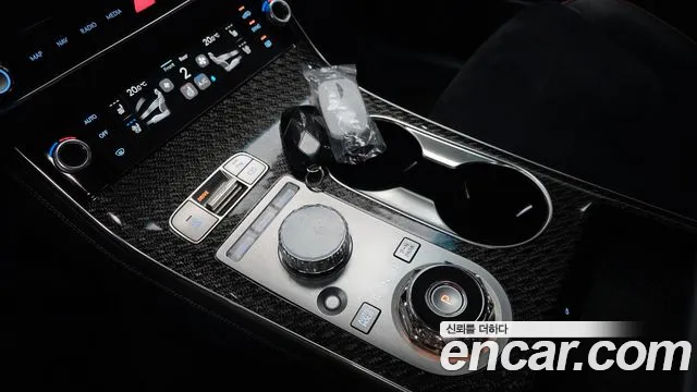 Genesis GV70 — Фото автомобиля 12