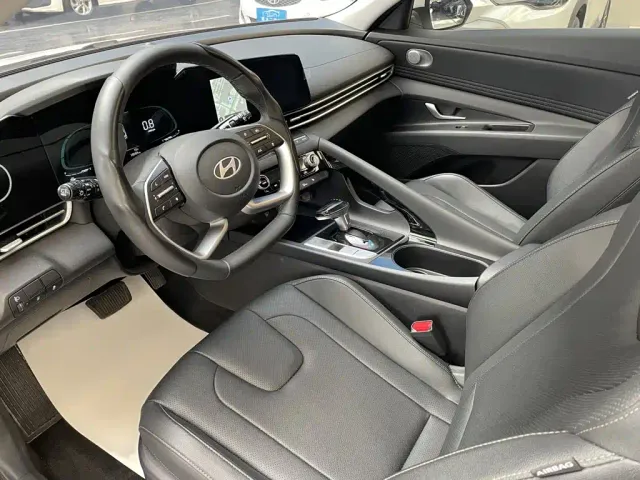 Hyundai Elantra — Фото автомобиля 17
