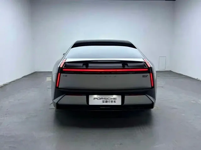 Xpeng P7 — Фото автомобиля 4