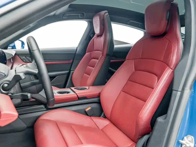 Porsche Taycan — Фото автомобиля 14