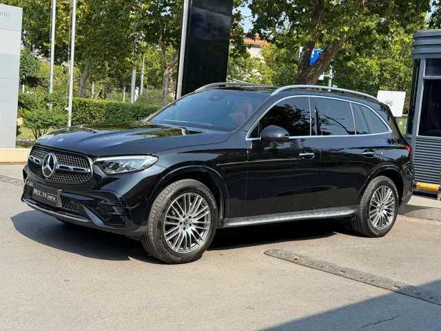 Фотография автомобиля — Mercedes-Benz GLC-Class