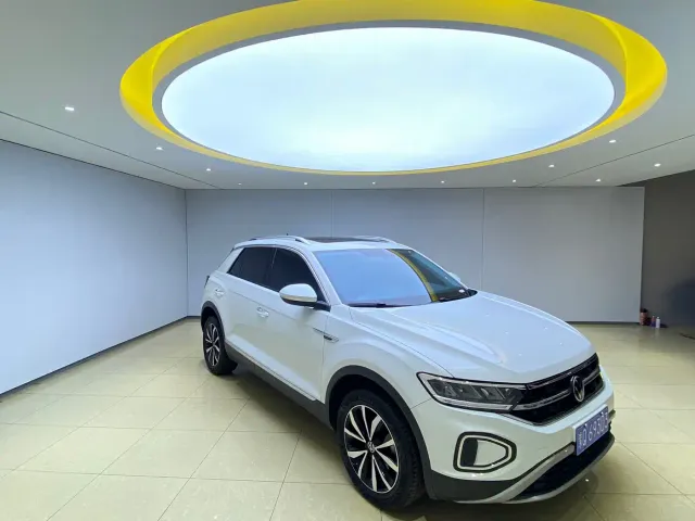Volkswagen T-Roc — Фото автомобиля 3