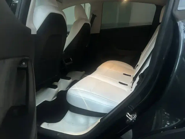 Tesla Model Y — Фото автомобиля 11