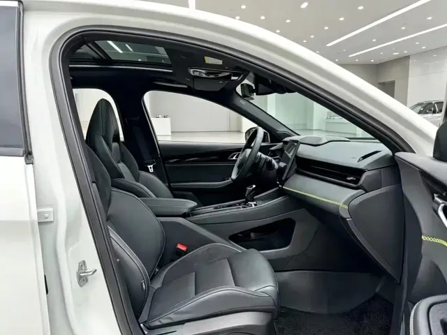 Lynk & Co 03 — Фото автомобиля 7