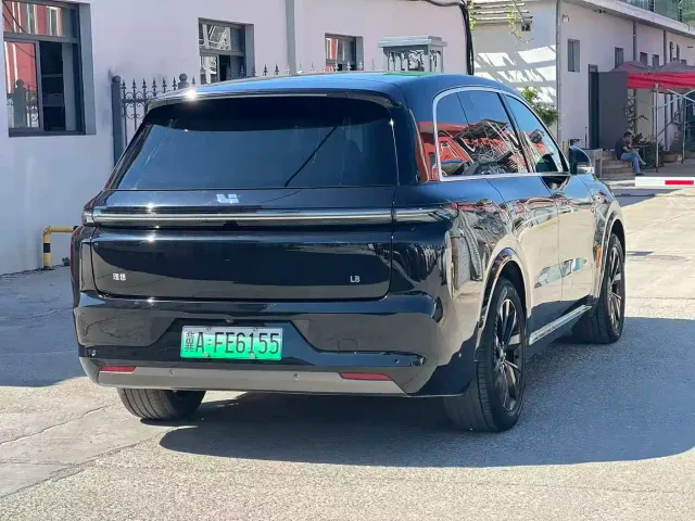 Li Auto L8 — Фото автомобиля 11