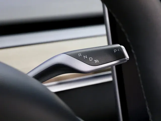 Tesla Model Y — Фото автомобиля 11