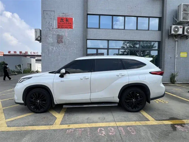Toyota Highlander — Фото автомобиля 3