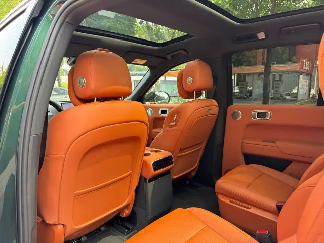 Li Auto L8 — Фото автомобиля 12