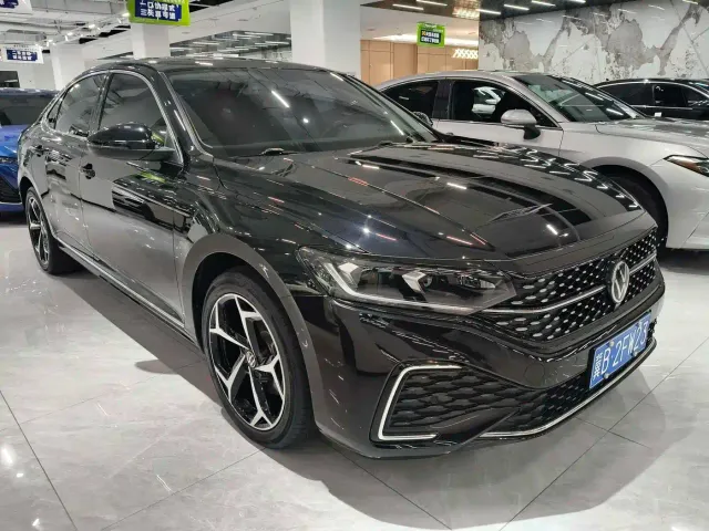 Volkswagen Passat — Фото автомобиля 2
