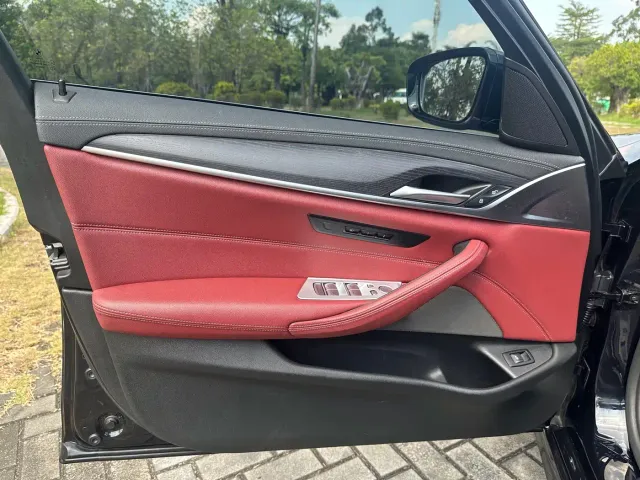 BMW 5 Series — Фото автомобиля 13