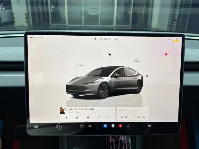 Tesla Model 3 — Фото автомобиля 8