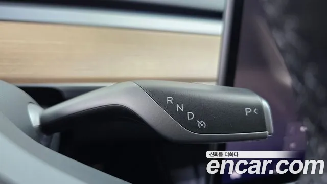 Tesla Model Y — Фото автомобиля 12
