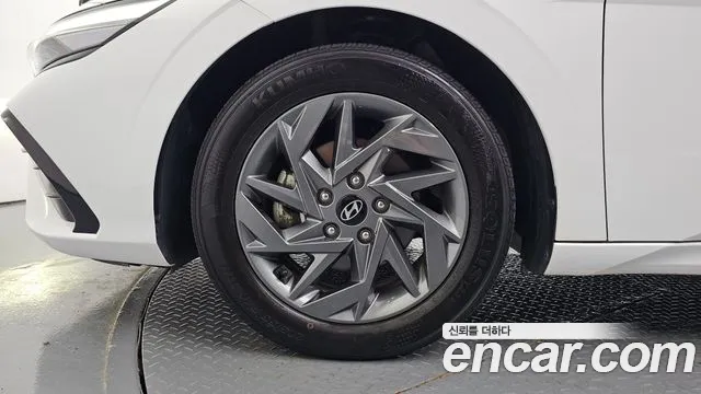 Hyundai Avante CN7 — Фото автомобиля 5