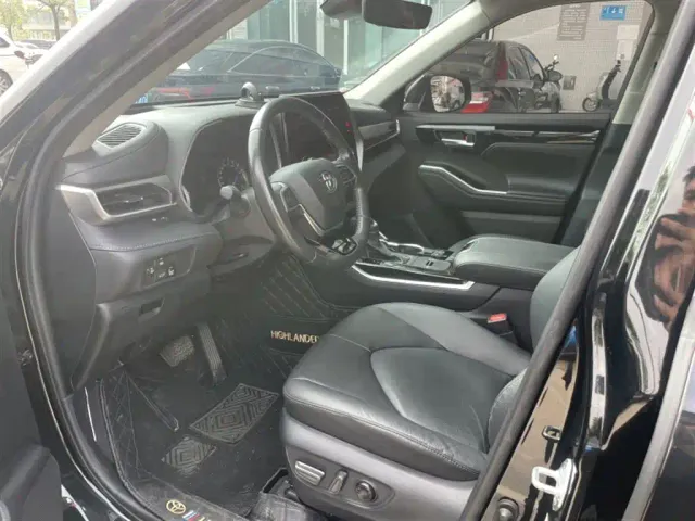 Toyota Highlander — Фото автомобиля 4
