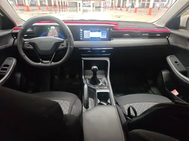 Roewe i5 — Фото автомобиля 9