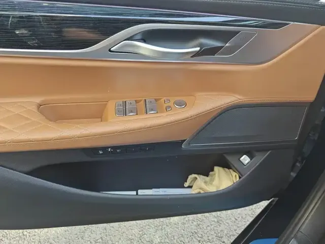 BMW 7 Series — Фото автомобиля 7