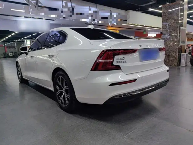 Volvo S60 — Фото автомобиля 4