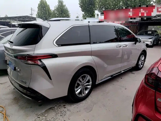 Toyota Sienna — Фото автомобиля 6