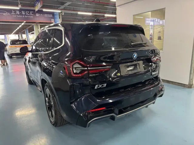 BMW iX3 — Фото автомобиля 3