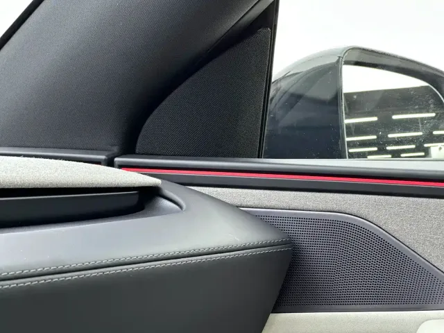 Tesla Model Y L — Фото автомобиля 13