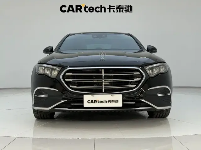 Mercedes-Benz E-Class — Фото автомобиля 3