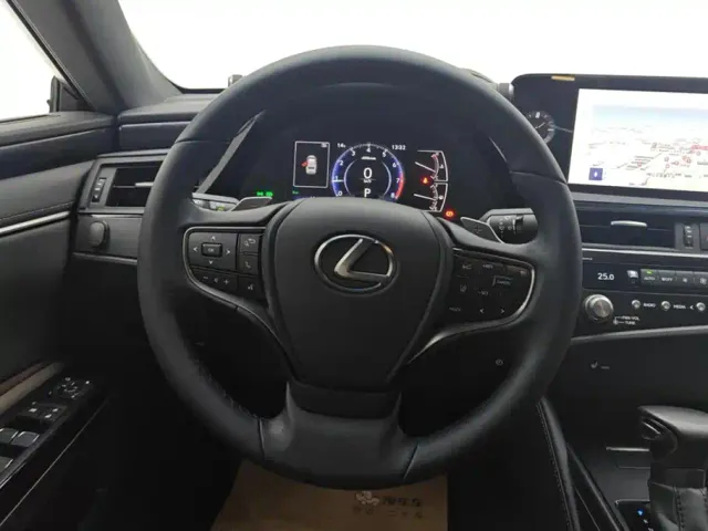 Lexus ES — Фото автомобиля 15