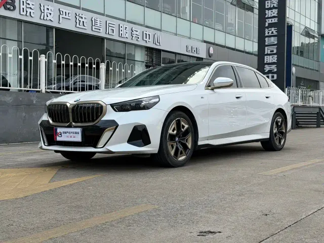 Фотография автомобиля — BMW 5 Series
