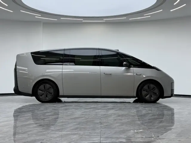 Li Auto MEGA — Фото автомобиля 8