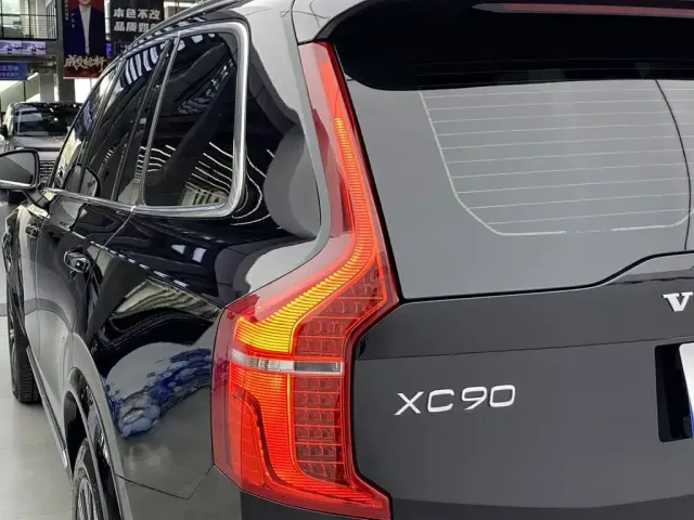 Volvo XC90 — Фото автомобиля 7