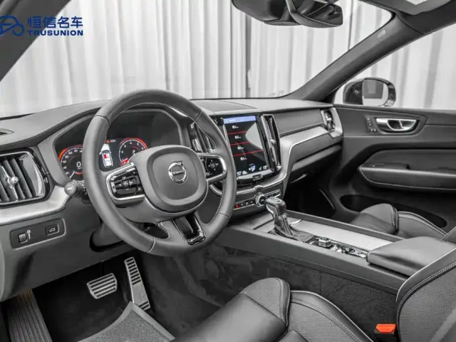 Volvo XC60 — Фото автомобиля 12