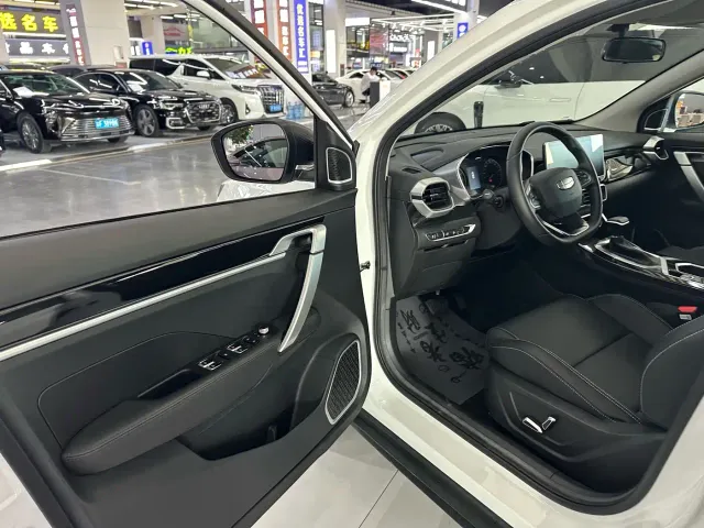 Geely Binyue — Фото автомобиля 6
