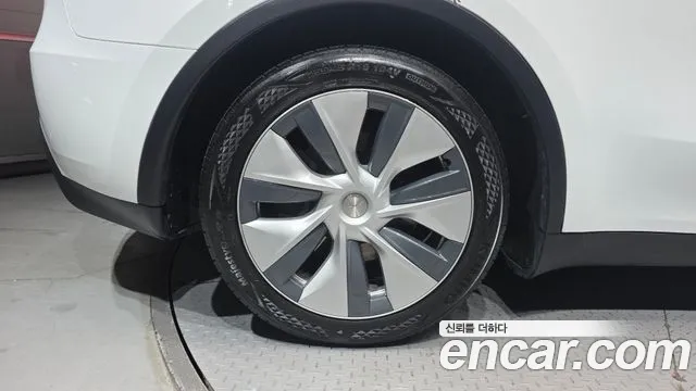 Tesla Model Y — Фото автомобиля 5