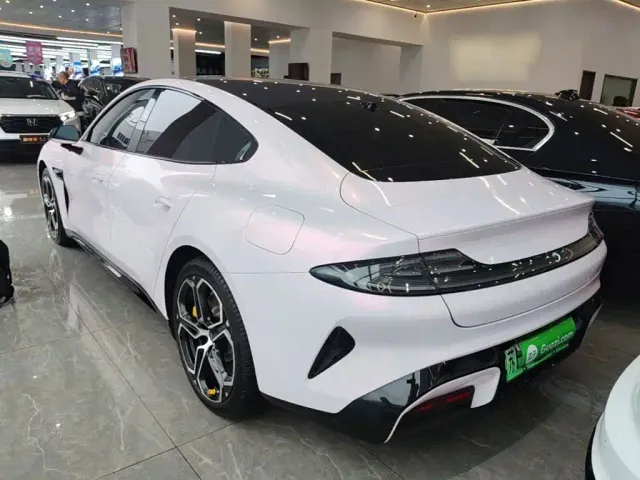 Xiaomi SU7 — Фото автомобиля 4