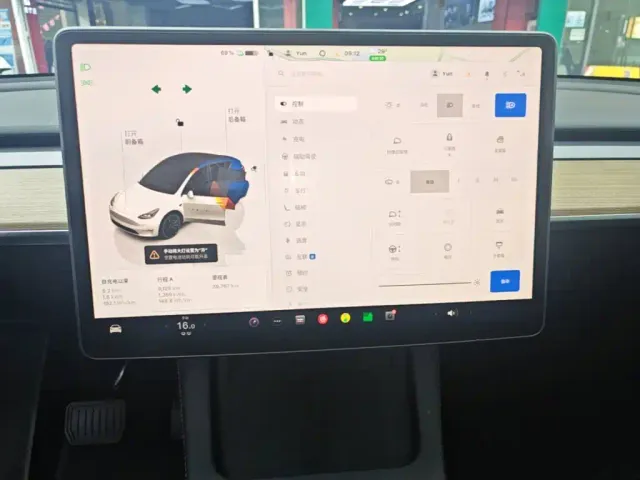 Tesla Model Y — Фото автомобиля 12