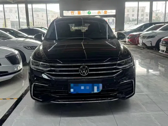 Volkswagen Tiguan L — Фото автомобиля 2