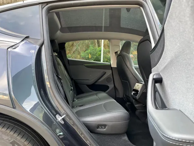 Tesla Model Y — Фото автомобиля 16