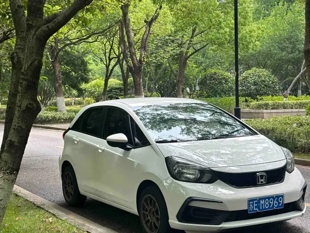 Honda Fit — Фото автомобиля 3