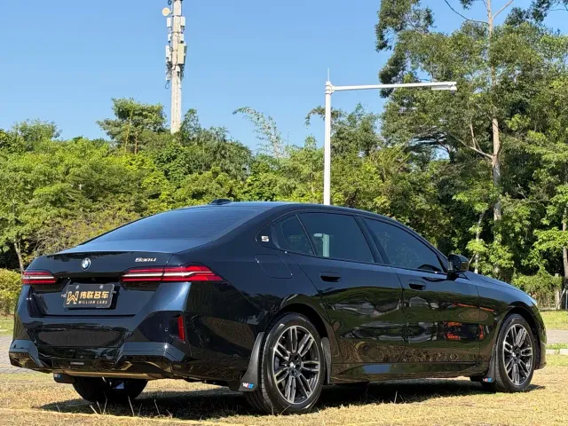 BMW 5 Series — Фото автомобиля 6