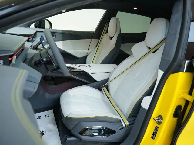 Lotus Eletre — Фото автомобиля 12