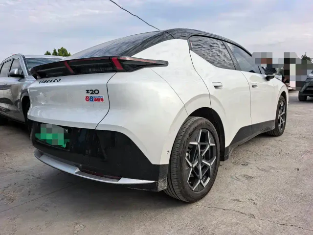 Lynk & Co Z20 — Фото автомобиля 10