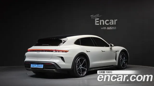 Porsche Taycan — Фото автомобиля 2