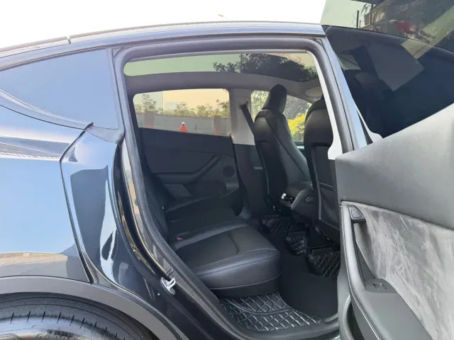 Tesla Model Y — Фото автомобиля 15