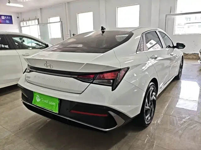 Hyundai Elantra — Фото автомобиля 6