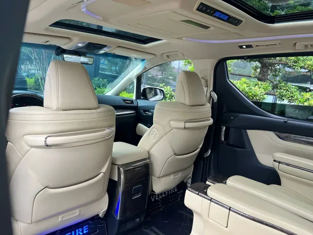Toyota Vellfire — Фото автомобиля 4