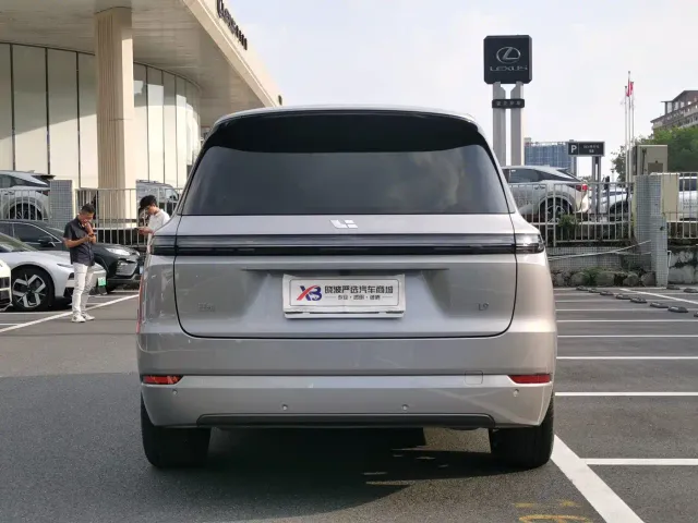 Li Auto L9 — Фото автомобиля 16