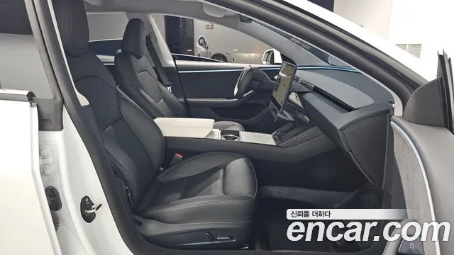 Tesla Model 3 — Фото автомобиля 6