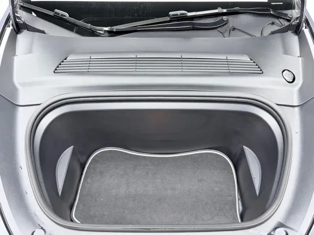 Tesla Model Y — Фото автомобиля 12