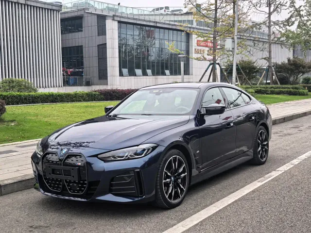 Фотография автомобиля — BMW i4 M50